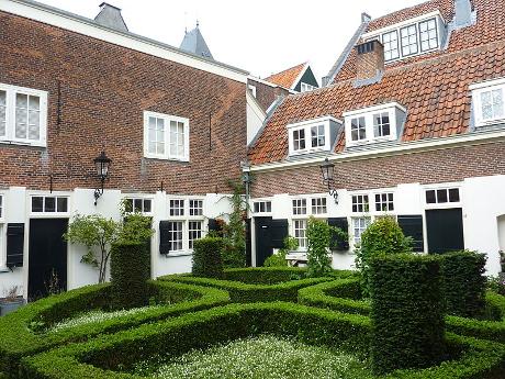 Foto Samuel de Zee's hof in Leiden, Zien, Bezienswaardigheden