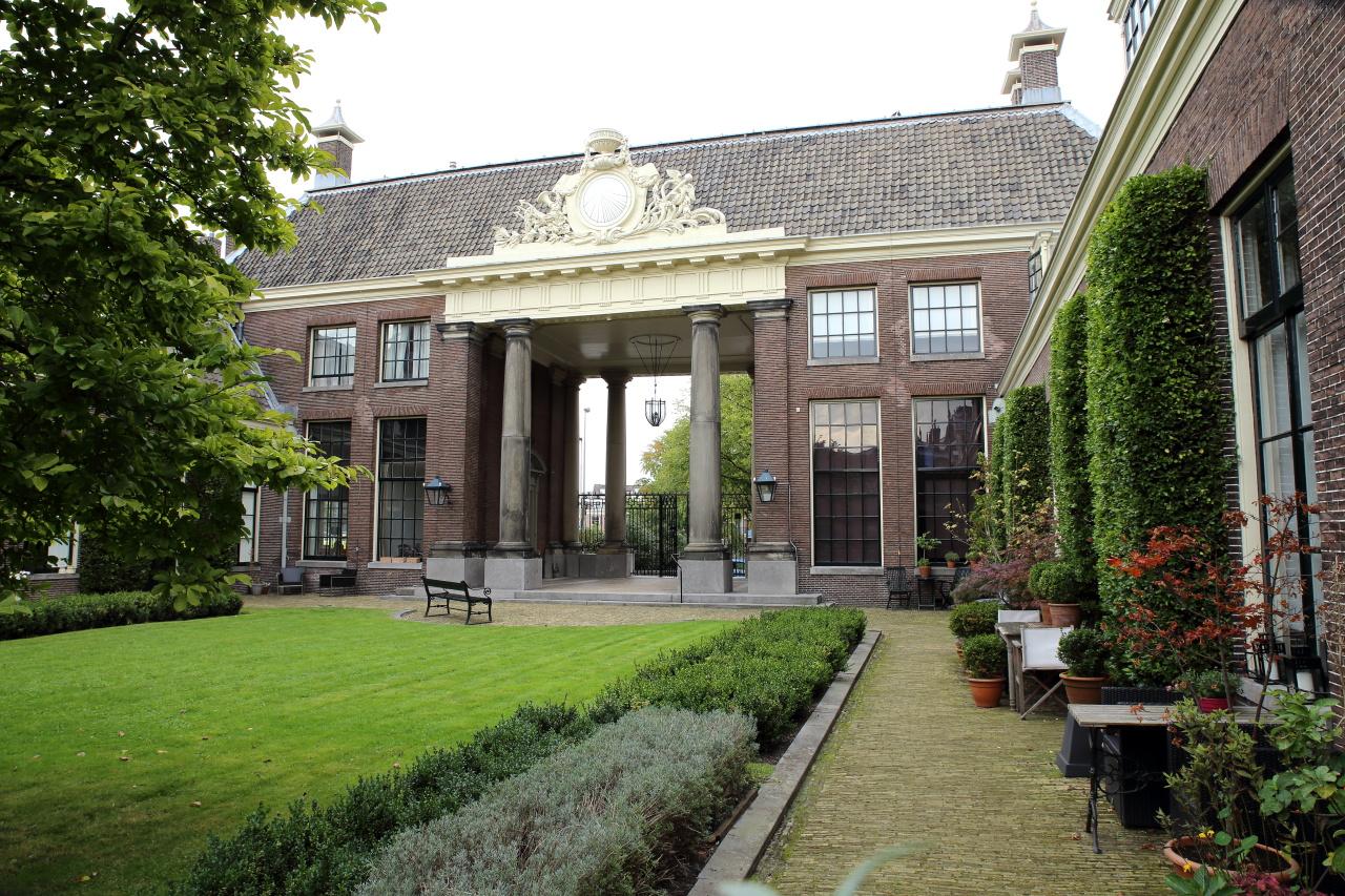 Foto Teylers Hofje in Haarlem, Zien, Bezienswaardigheden, Buurt, plein, park - #1